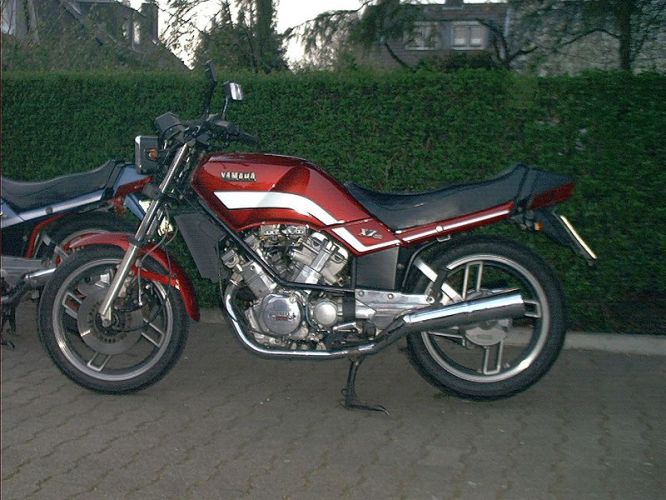 Yamaha XZ 550